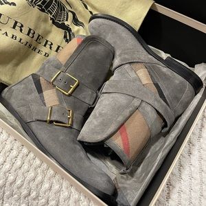 Burberry Brit Boot